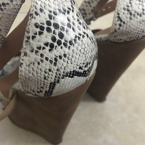 Snake Skin Pattern Plastic Wedge Open Toe Heel - Picture 5 of 6